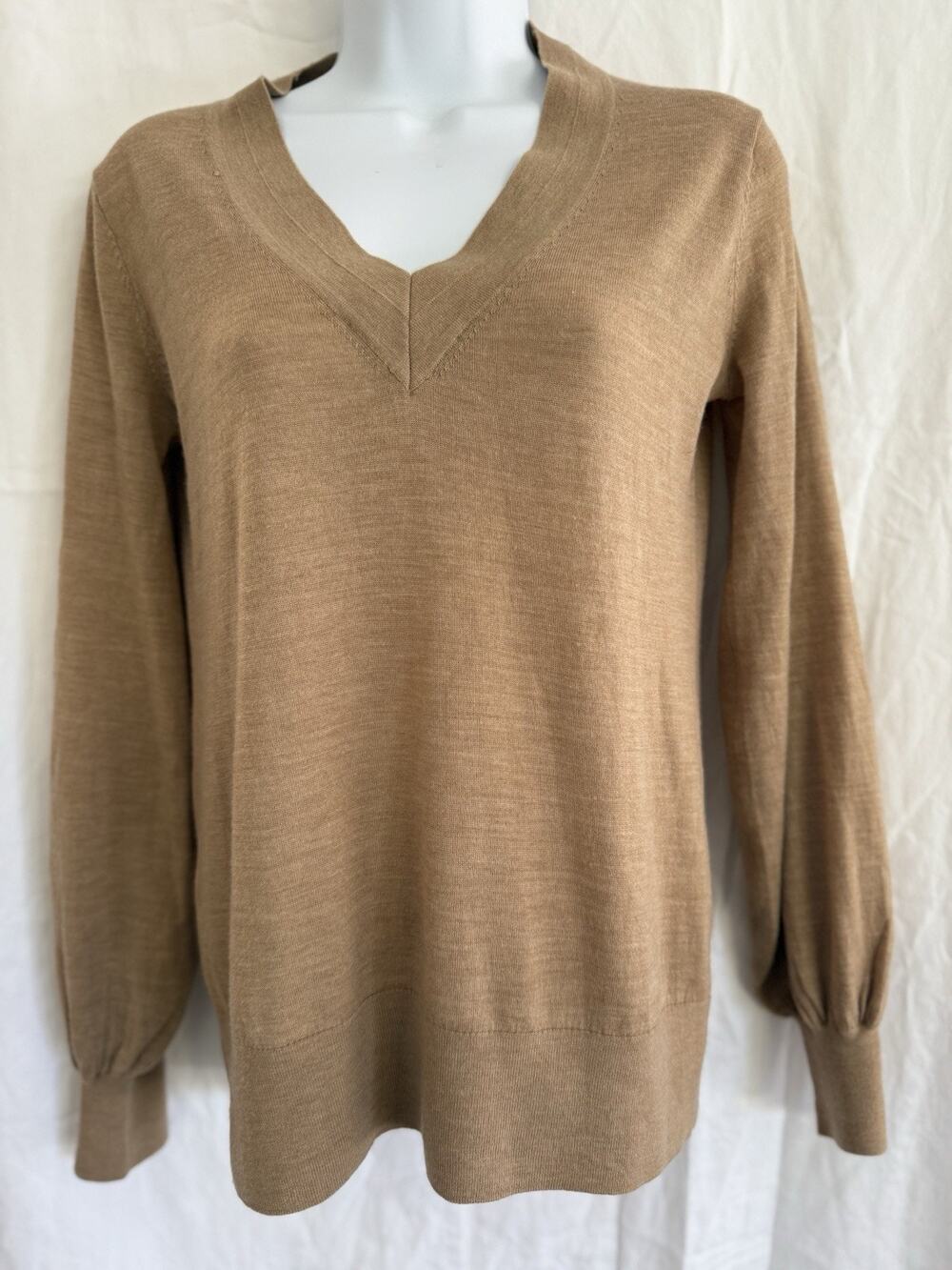 Trina Turk Merino Wool Beige V Neck Lightweight Sweater Cottagecore Preppy Sz M